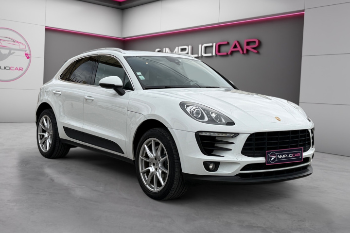 PORSCHE MACAN